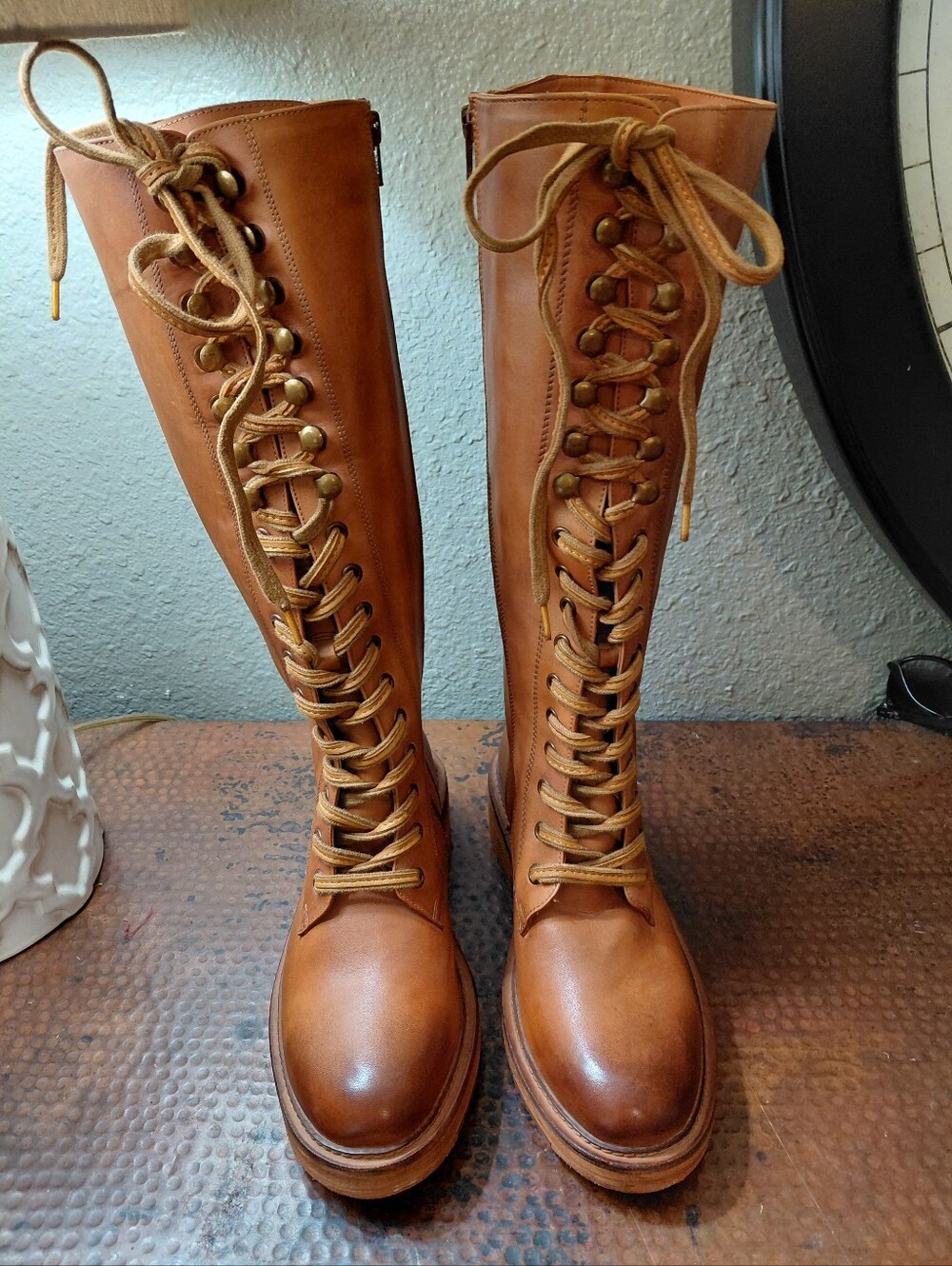 Vintage Foundry Co. Sz. 8 Tan Leather Sadelle Lace Up Boots - Picture 4 of 16